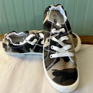 New Camouflage Slip on Canvas Sneakers for Women- Sz 7